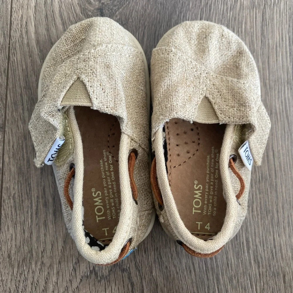 Toddler TOMS Shoes Size 4C